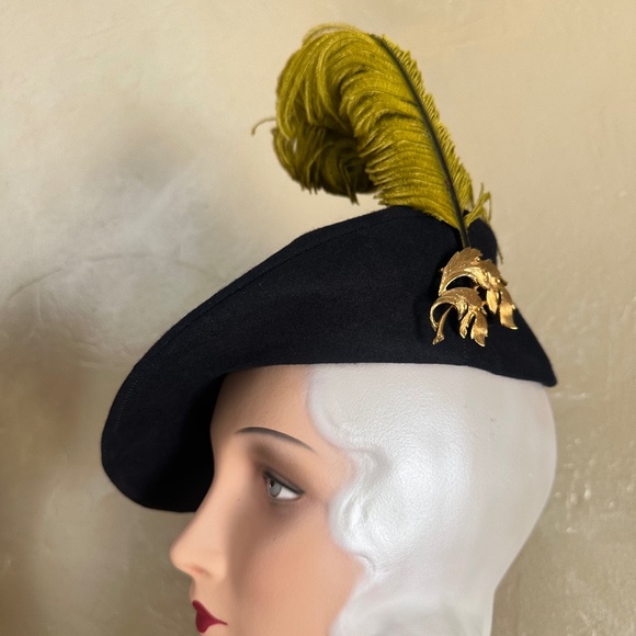 ALLURING 1940s\' BLACK FELT BERET WITH GATHERED TOP + CURLED CHARTREUSE  FEATHER main image 14